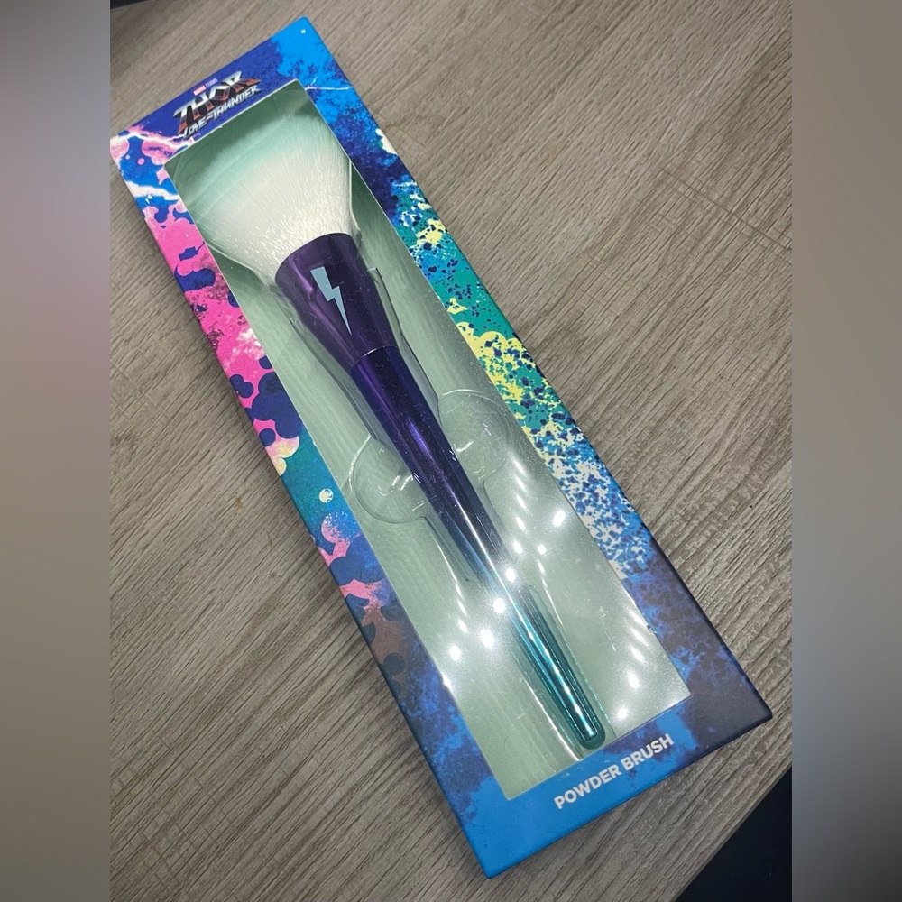 “Thor:Love and Thunder” Powder Makeup Brush